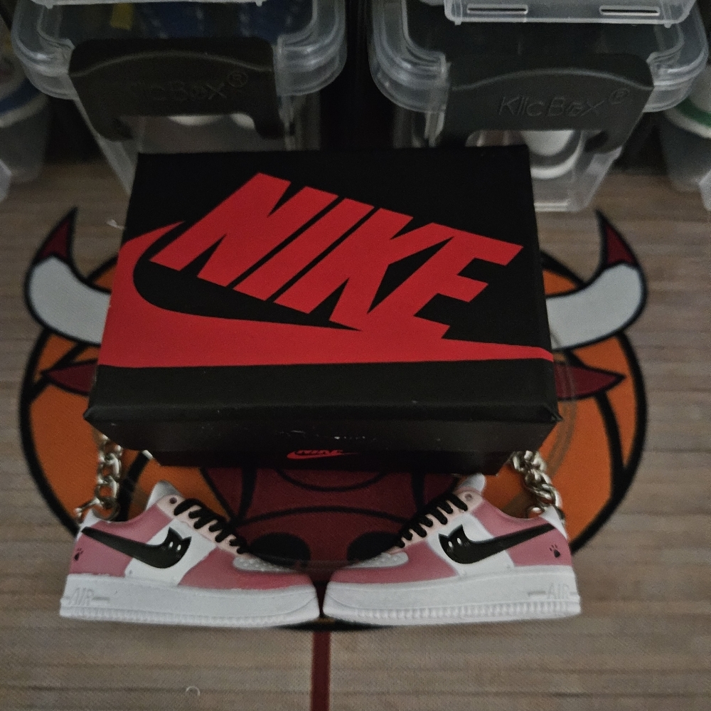 Nike Air Force 1 pair of mini sneakers keychain. - Picture 3 of 8